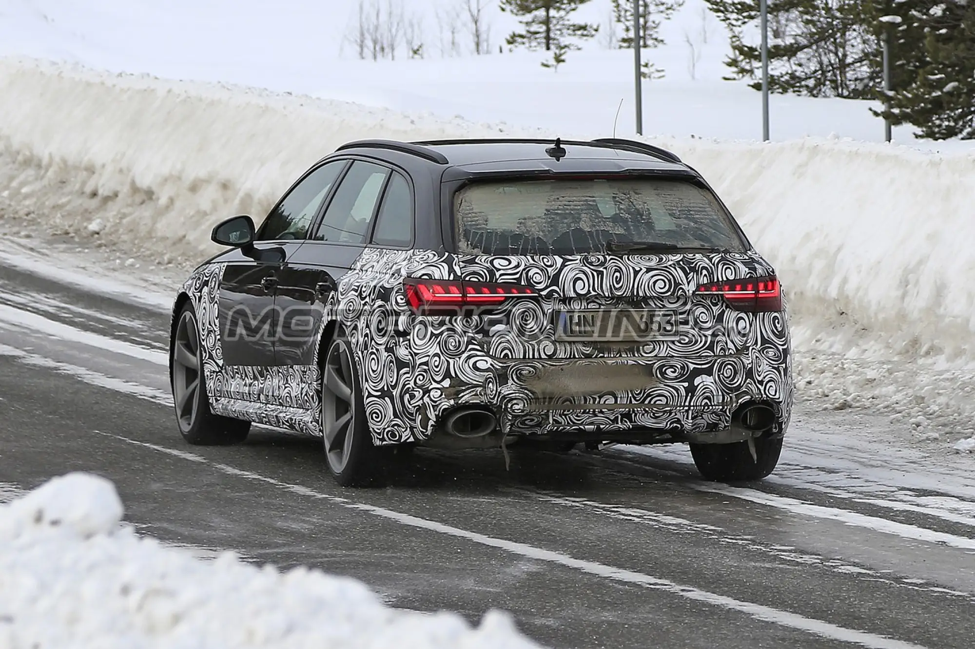 Audi RS4 Avant foto spia 13 marzo 2019 - 19