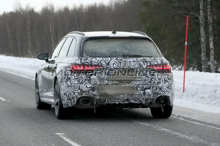 Audi RS4 Avant foto spia 13 marzo 2019 - 20