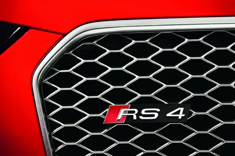 Audi RS4 Avant - 15