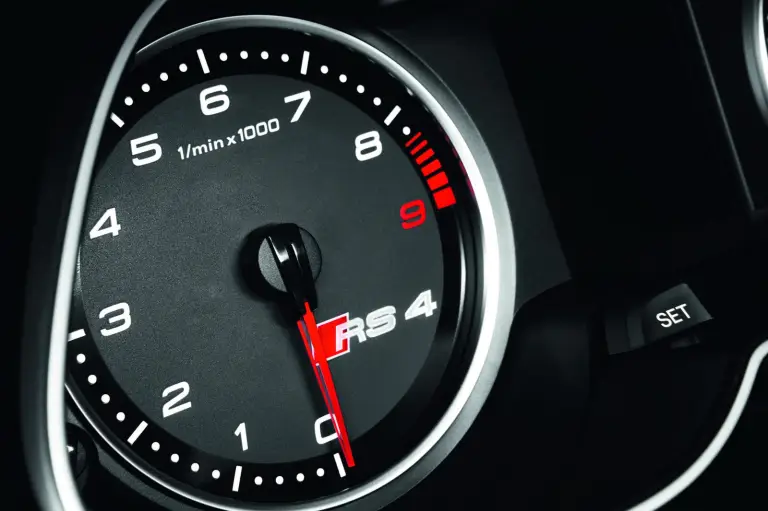 Audi RS4 Avant - 29