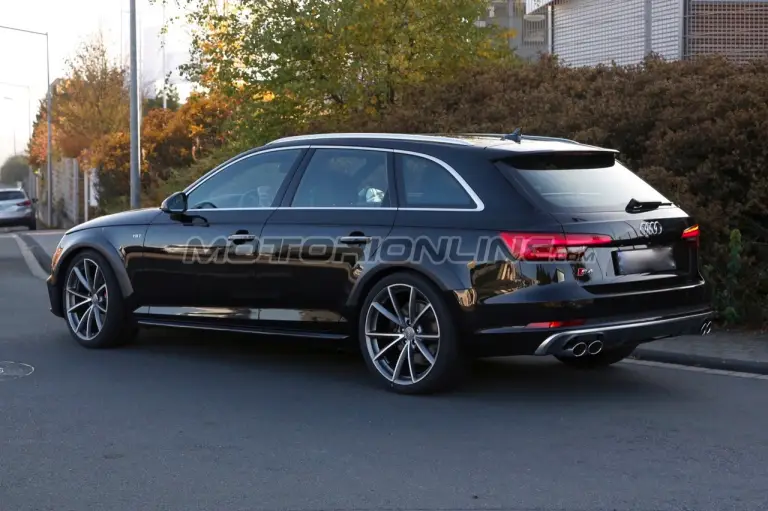 Audi RS4 MY 2017 - Foto spia muletto 29-10-2015 - 5