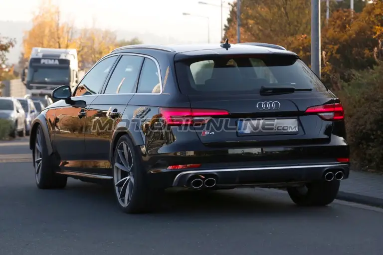 Audi RS4 MY 2017 - Foto spia muletto 29-10-2015 - 7