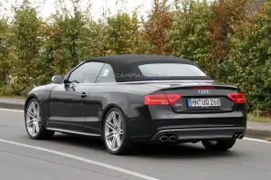 Audi RS5 Cabriolet foto spia ottobre 2011 - 6