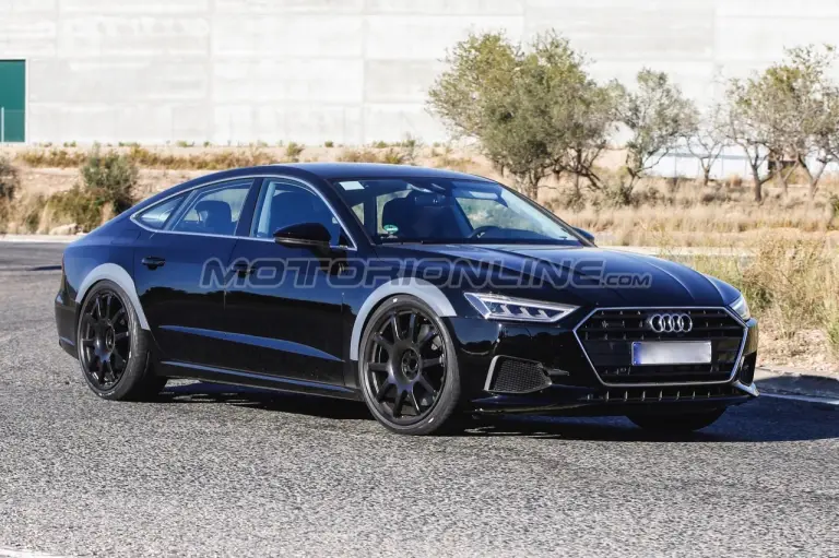 Audi RS7 Sportback 2019 muletto - Foto spia 24-11-2017 - 4