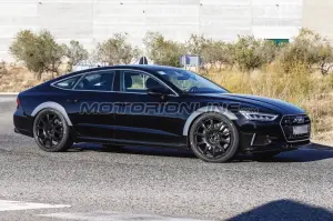 Audi RS7 Sportback 2019 muletto - Foto spia 24-11-2017 - 6