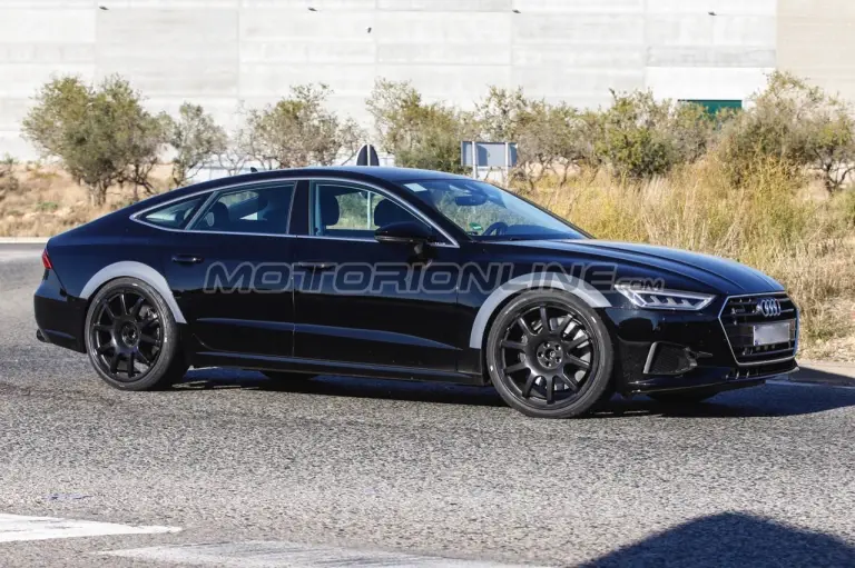 Audi RS7 Sportback 2019 muletto - Foto spia 24-11-2017 - 6