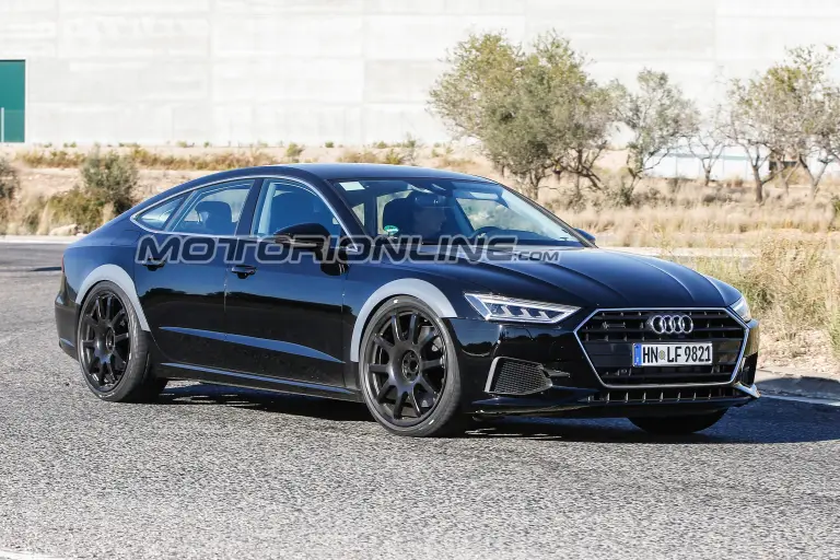 Audi RS7 Sportback foto spia 4 maggio 2018 - 4