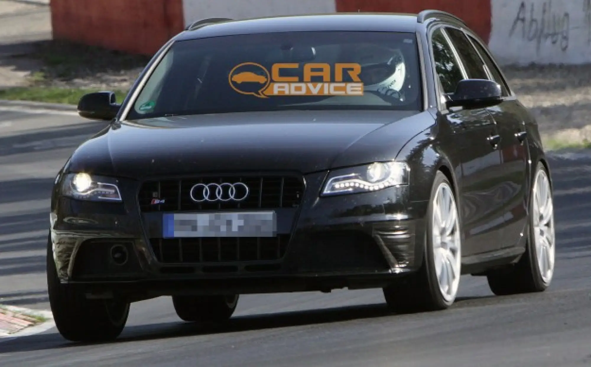 Audi S4 Avant restyling foto spia - 1