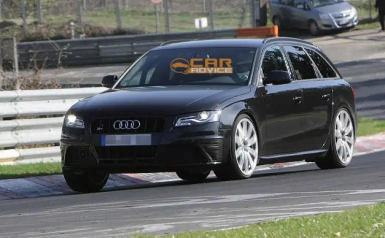 Audi S4 Avant restyling foto spia - 2