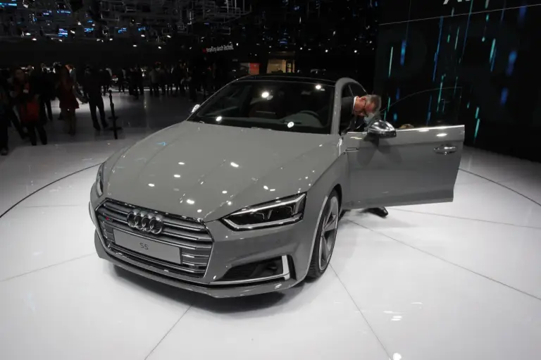 Audi S5 Sportback foto live - Salone di Parigi 2016  - 1