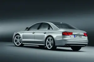 Audi S8 - 2