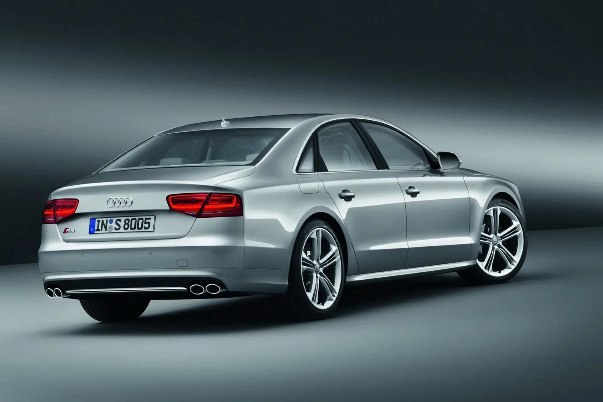 Audi S8 - 12