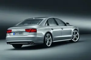 Audi S8 - 12