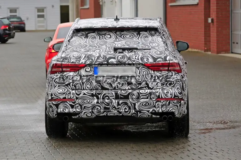 Audi SQ3 - Foto spia 16-04-2018 - 19