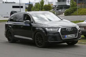 Audi SQ7 - Foto spia 20-05-2015