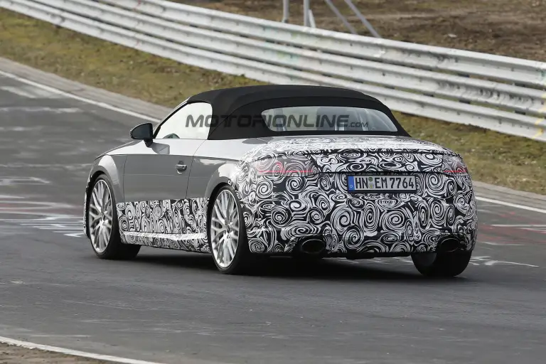 Audi TT RS Coupe e Roadster 2016 - Foto spia 15-03-2016 - 14