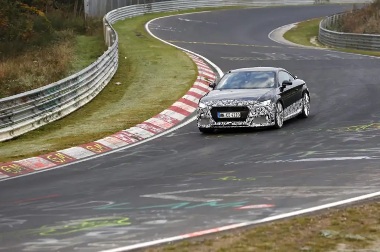 Audi TT RS - foto spia (ottobre 2015) - 2