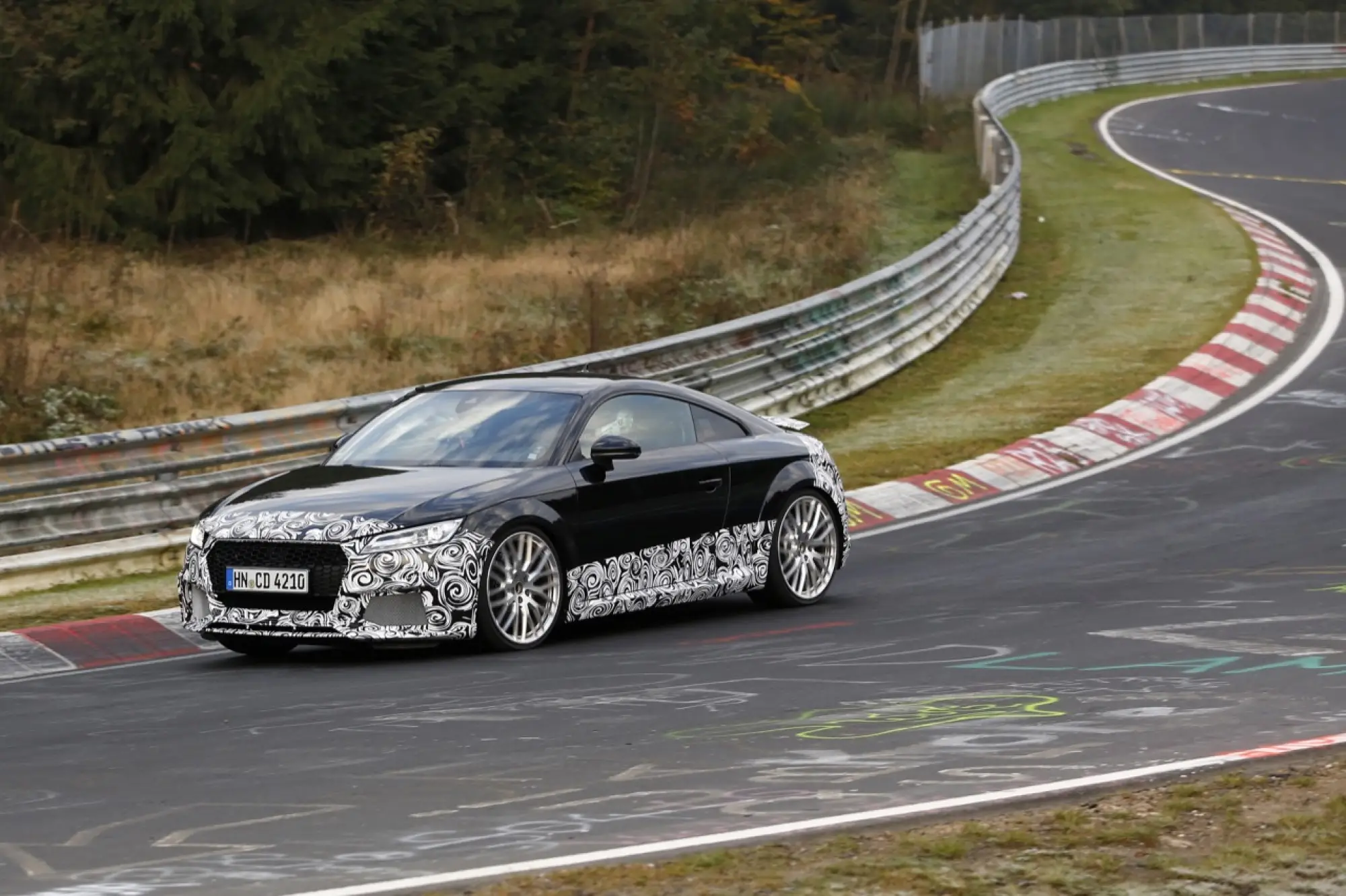 Audi TT RS - foto spia (ottobre 2015) - 3