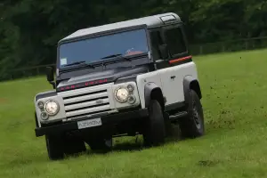 Aznom Land Rover Defender - 1