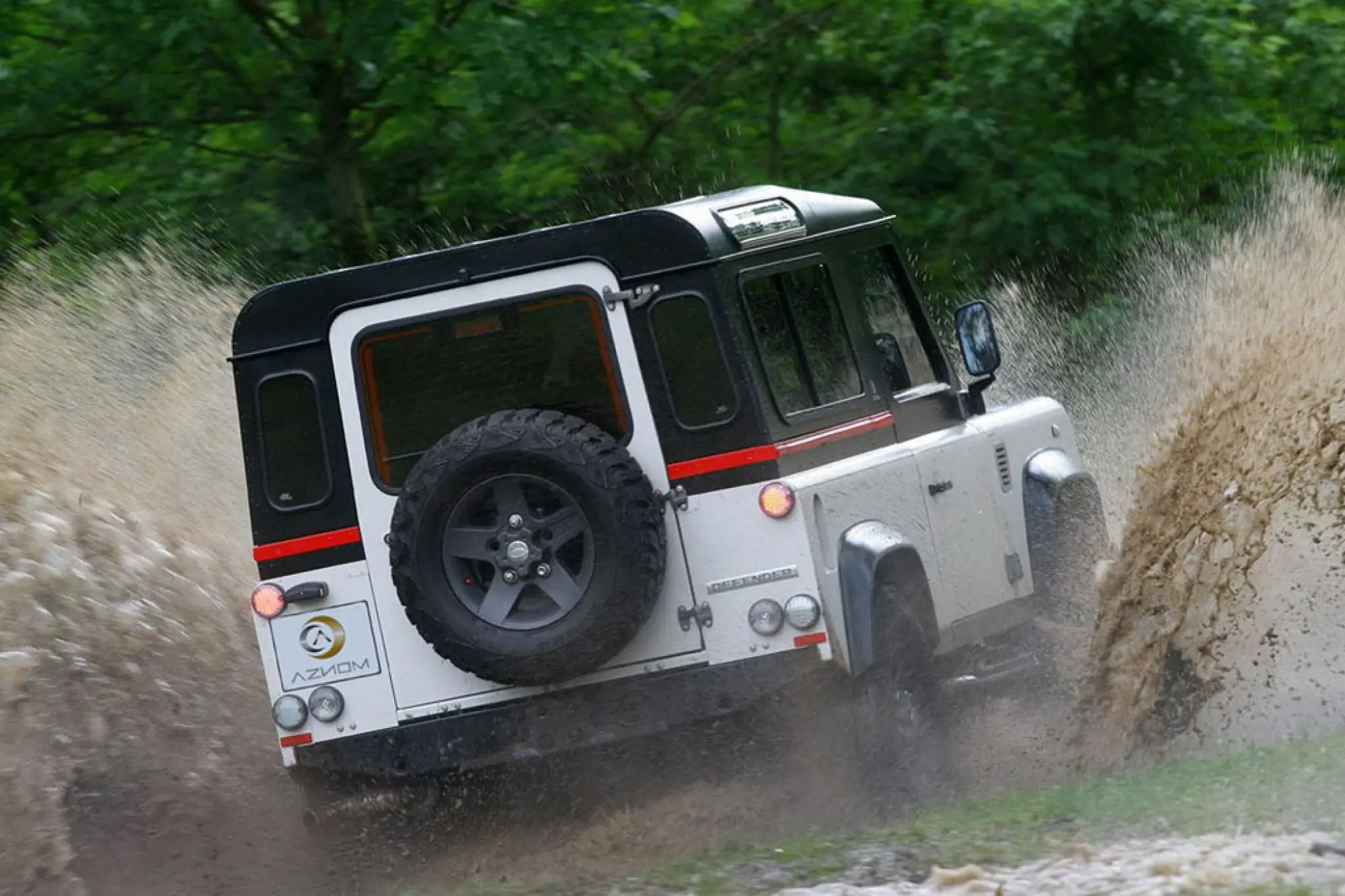 Aznom Land Rover Defender - 2