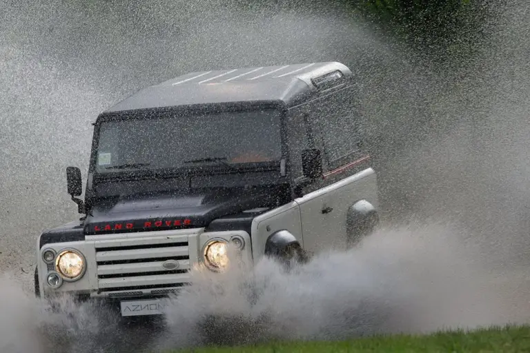 Aznom Land Rover Defender - 3