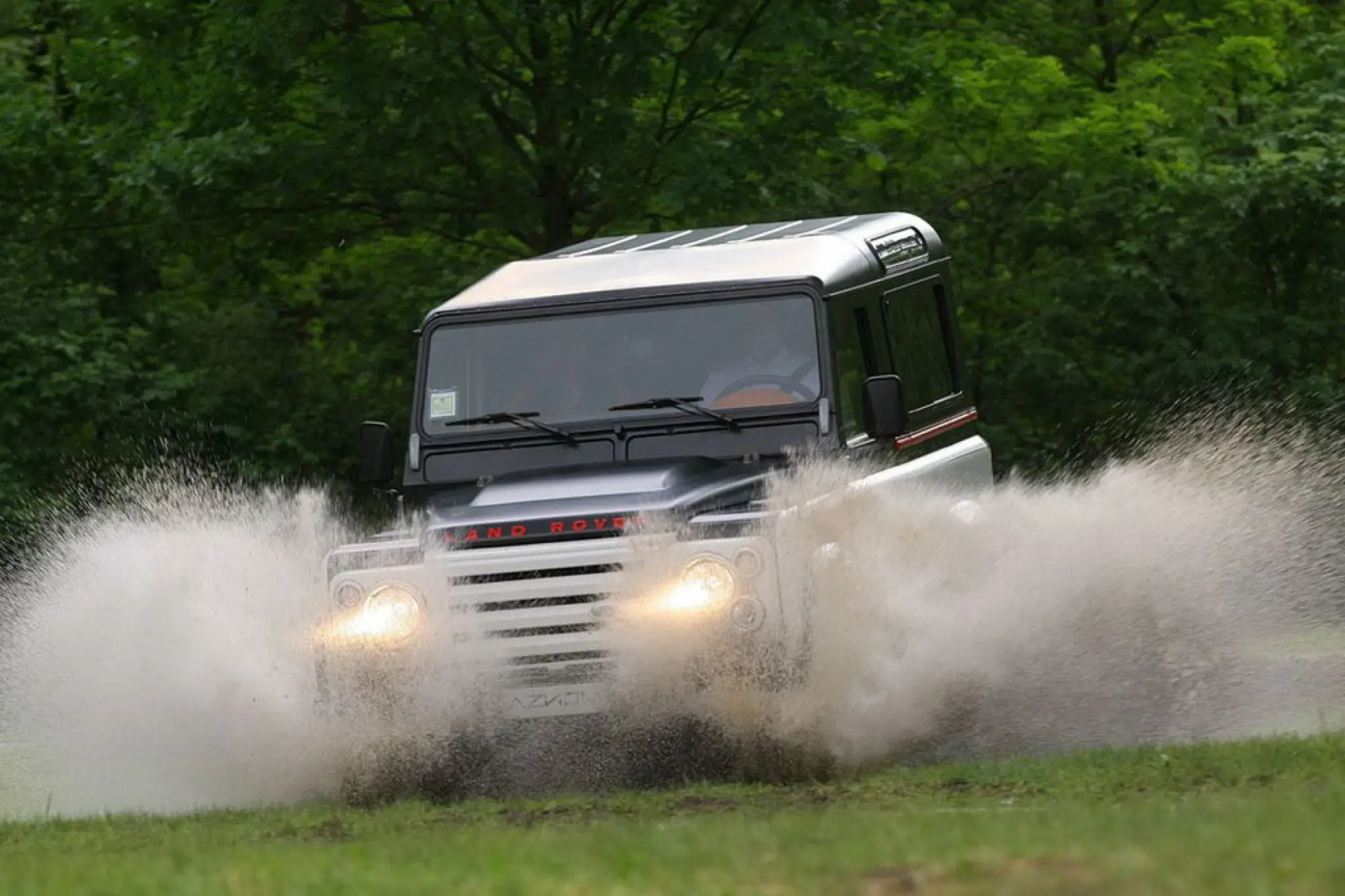 Aznom Land Rover Defender - 4