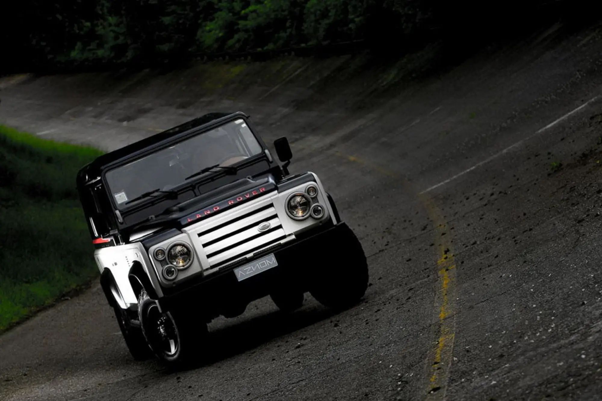 Aznom Land Rover Defender - 16