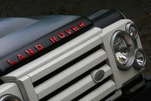 Aznom Land Rover Defender - 37