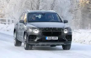 Bentley Bentayga 2021 - Foto spia 28-11-2019