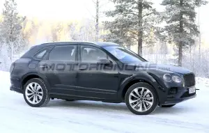 Bentley Bentayga 2021 - Foto spia 28-11-2019