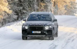 Bentley Bentayga 2021 - Foto spia 28-11-2019
