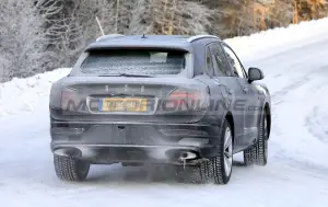 Bentley Bentayga 2021 - Foto spia 28-11-2019