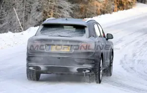 Bentley Bentayga 2021 - Foto spia 28-11-2019