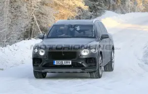 Bentley Bentayga 2021 - Foto spia 28-11-2019