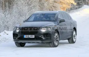 Bentley Bentayga 2021 - Foto spia 28-11-2019