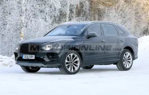 Bentley Bentayga 2021 - Foto spia 28-11-2019