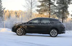 Bentley Bentayga 2021 - Foto spia 28-11-2019