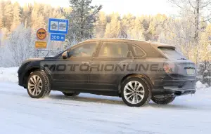 Bentley Bentayga 2021 - Foto spia 28-11-2019