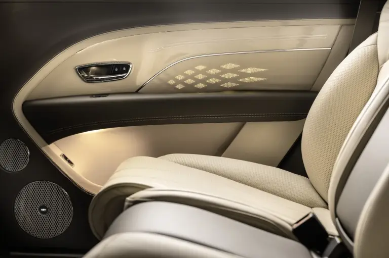 Bentley Bentayga Extended Wheelbase - Foto - 15