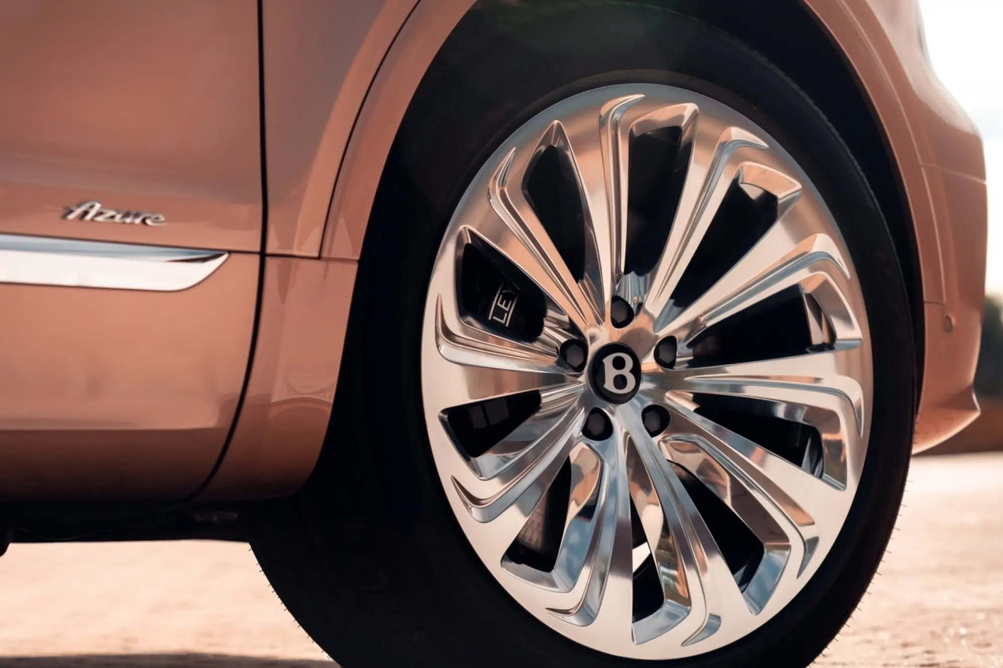 Bentley Bentayga Extended Wheelbase - Foto - 20