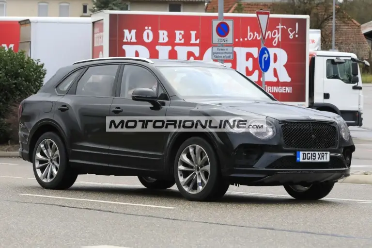 Bentley Bentayga facelift - Foto spia 3-6-2020 - 4