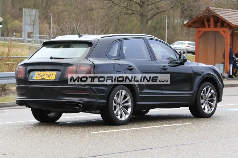 Bentley Bentayga facelift - Foto spia 3-6-2020 - 10