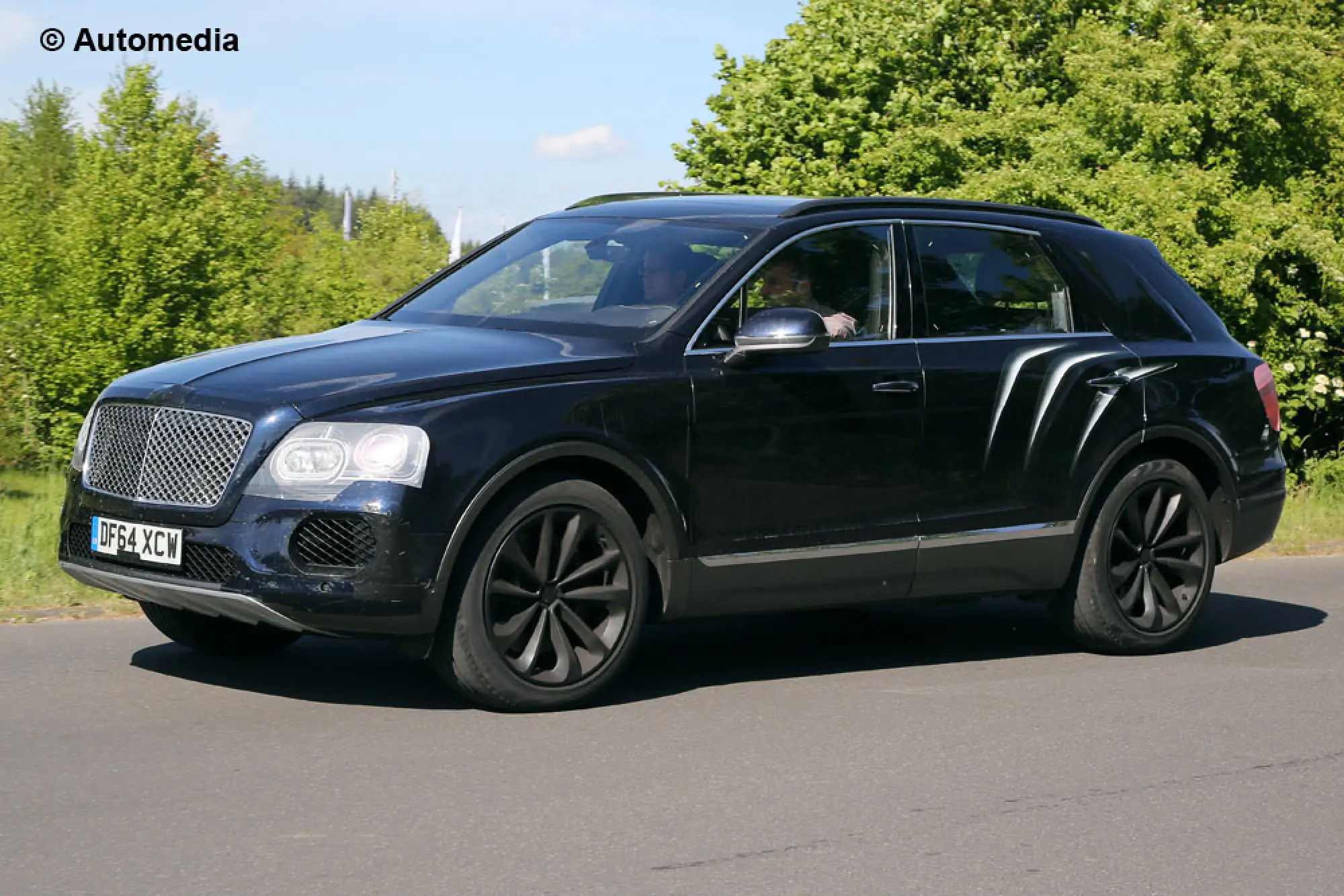 Bentley Bentayga - Foto spia 20-05-2015 - 3