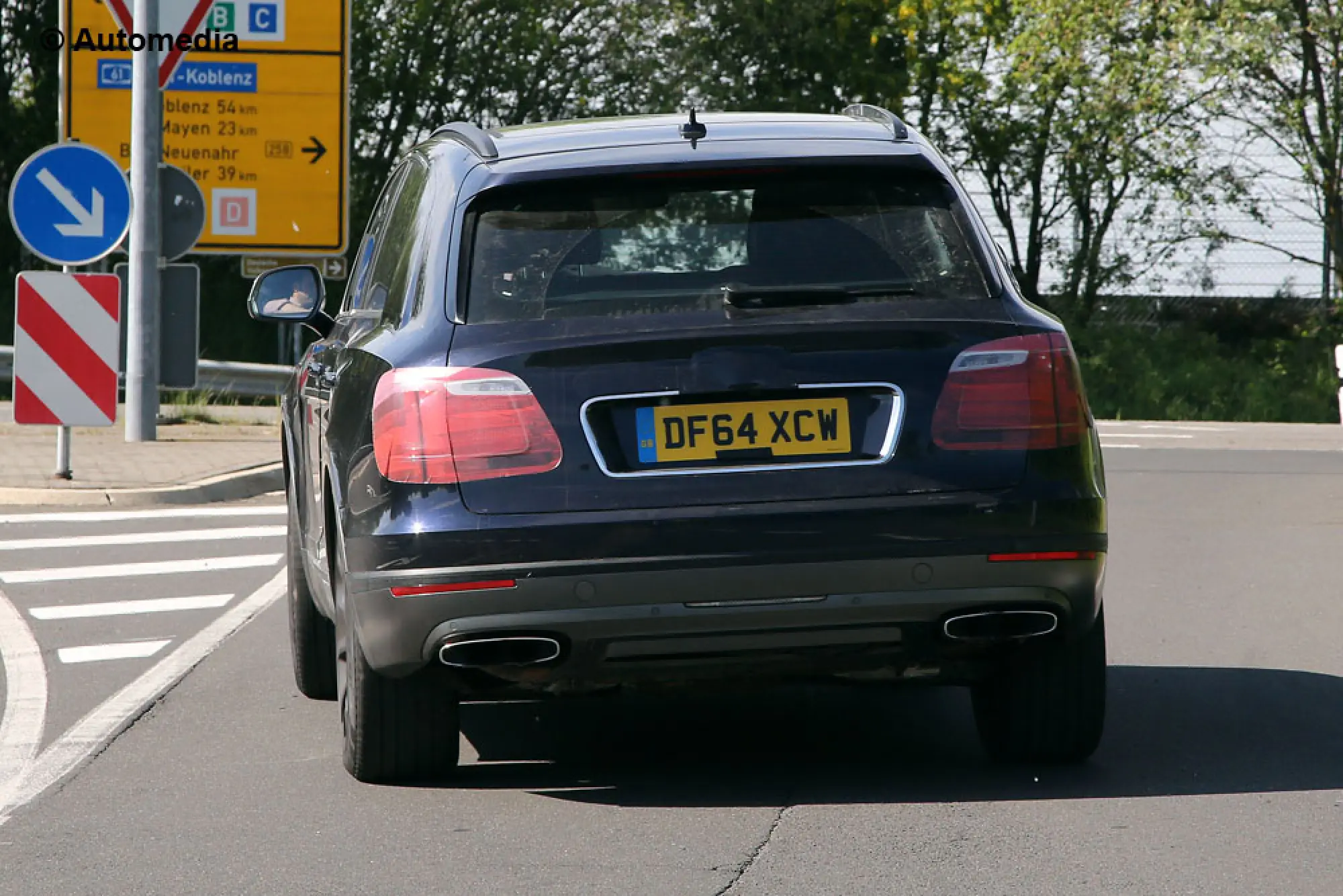 Bentley Bentayga - Foto spia 20-05-2015 - 8