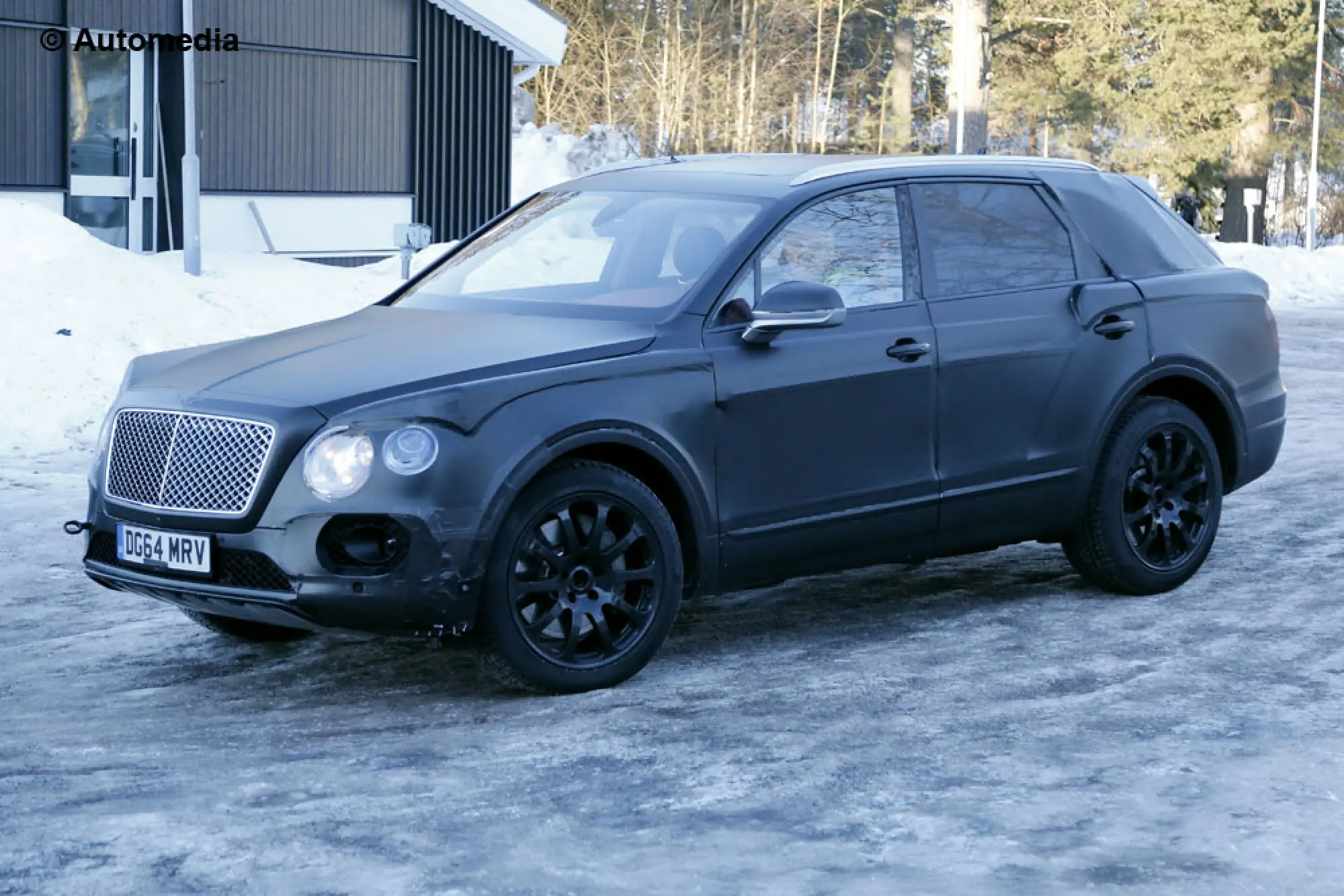 Bentley Bentayga - Foto spia 23-02-2015 - 3