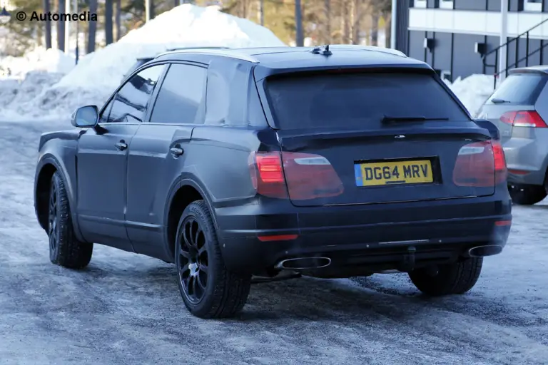 Bentley Bentayga - Foto spia 23-02-2015 - 7