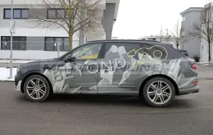Bentley Bentayga LWB - Foto spia 27-01-2021