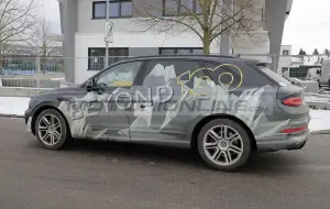 Bentley Bentayga LWB - Foto spia 27-01-2021
