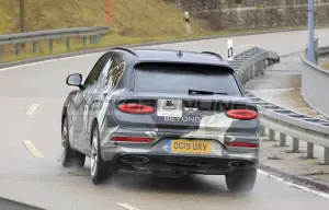 Bentley Bentayga LWB - Foto spia 27-01-2021