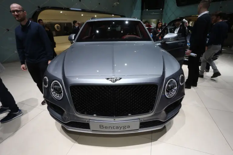 Bentley Bentayga V8 - Salone di Ginevra 2018 - 4